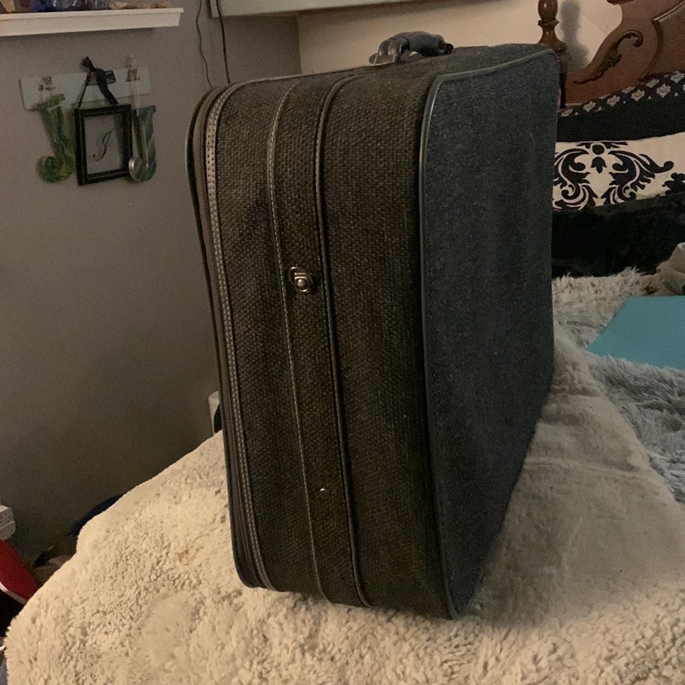 Large suitcase - Picture 2 of 3